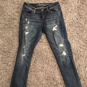 MID RISE DISTRESSED AMERICAN EAGLE SIZE 4 JEGGING